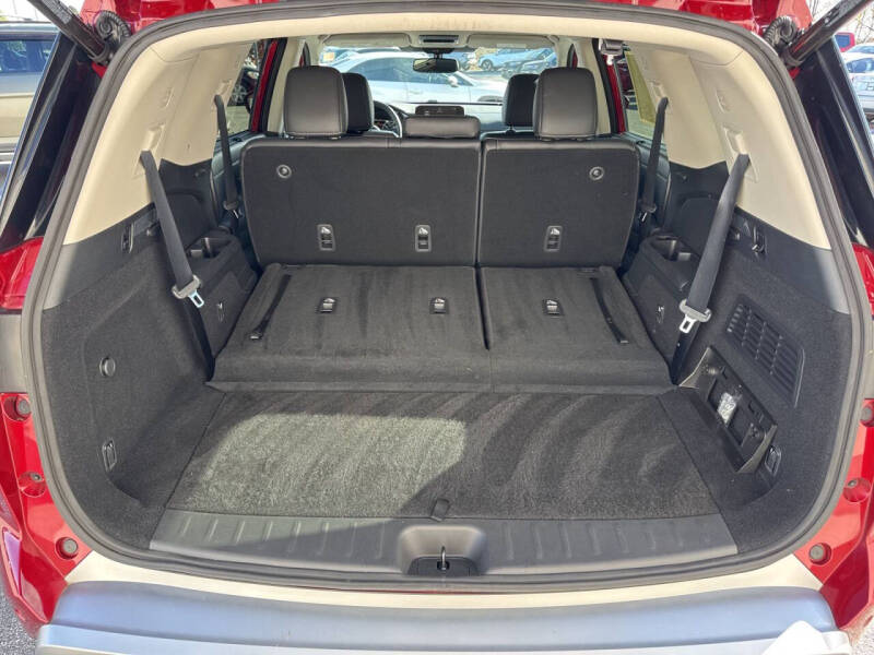 2022 Nissan Pathfinder SL