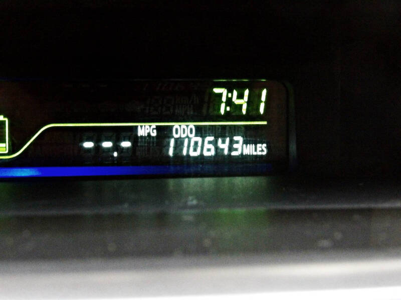 2014 Toyota Prius v Five