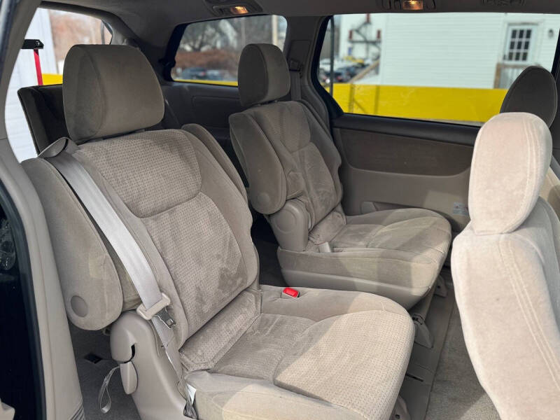 2010 Toyota Sienna LE 7-Passenger