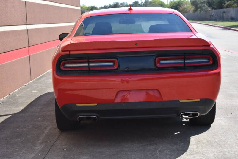 2016 Dodge Challenger SXT Plus