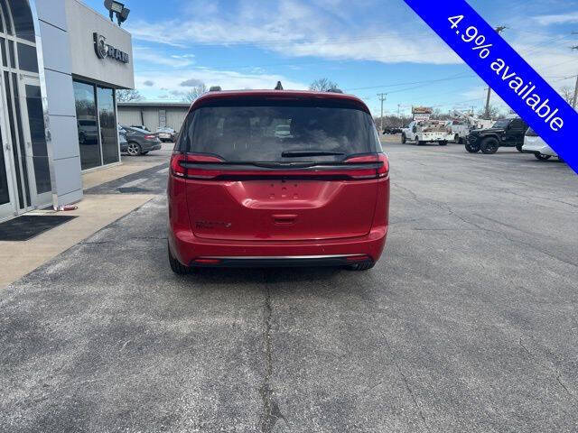 2026 Chrysler Pacifica Select
