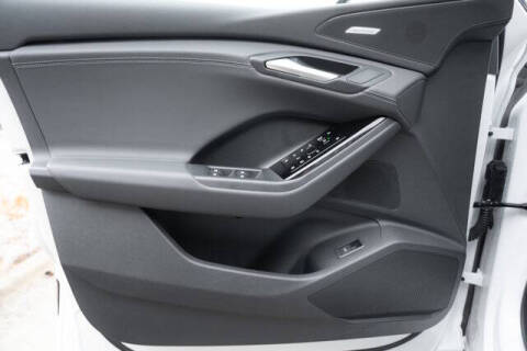 2025 Audi Q6 e-tron quattro Premium Plus