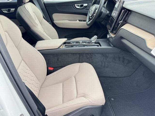 2026 Volvo XC60 T8 Plus