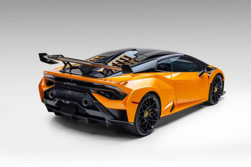 2023 Lamborghini Huracan STO