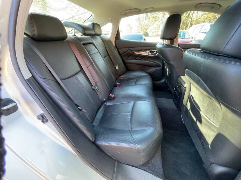 2015 Infiniti Q70 3.7