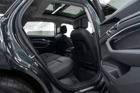 2021 Audi e-tron quattro Premium Plus