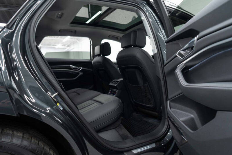 2021 Audi e-tron quattro Premium Plus