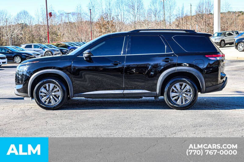 2023 Nissan Pathfinder SV