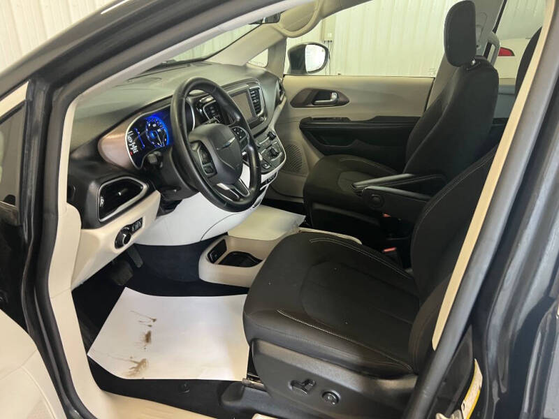 2021 Chrysler Voyager LX