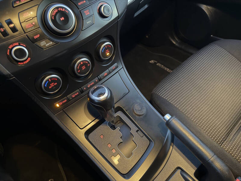 2013 Mazda MAZDA3 i Touring