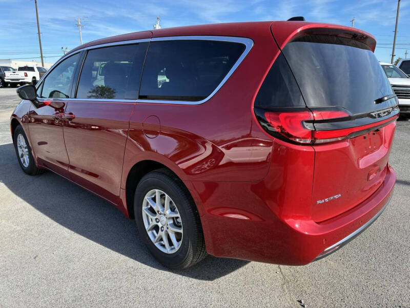 2027 Chrysler Pacifica Select