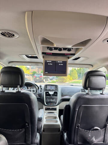 2015 Chrysler Town and Country Touring-L