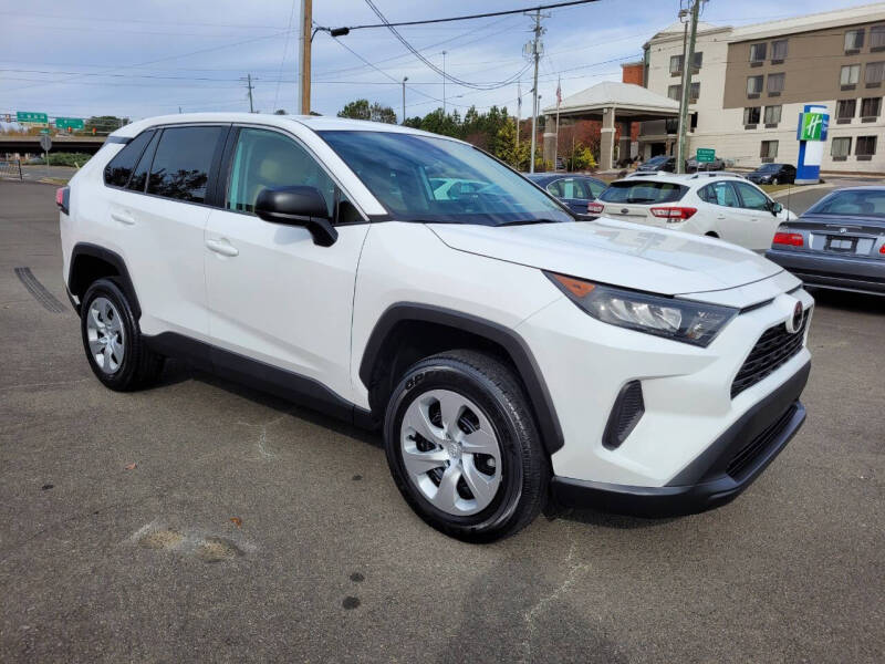 2022 Toyota RAV4 LE photo 3