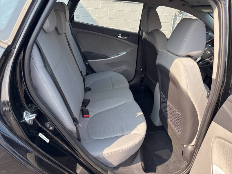 2012 Hyundai Accent SE