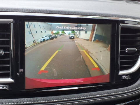 2027 Chrysler Pacifica Select