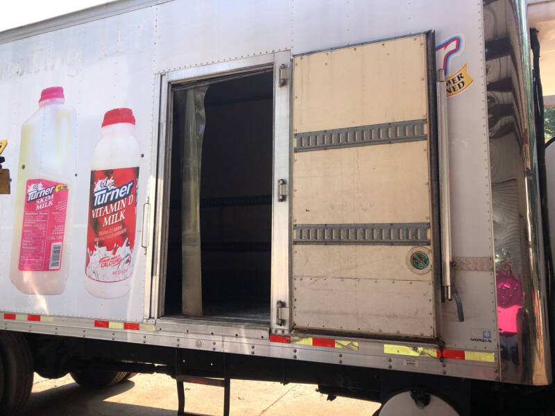 2005 Freightliner M2 106