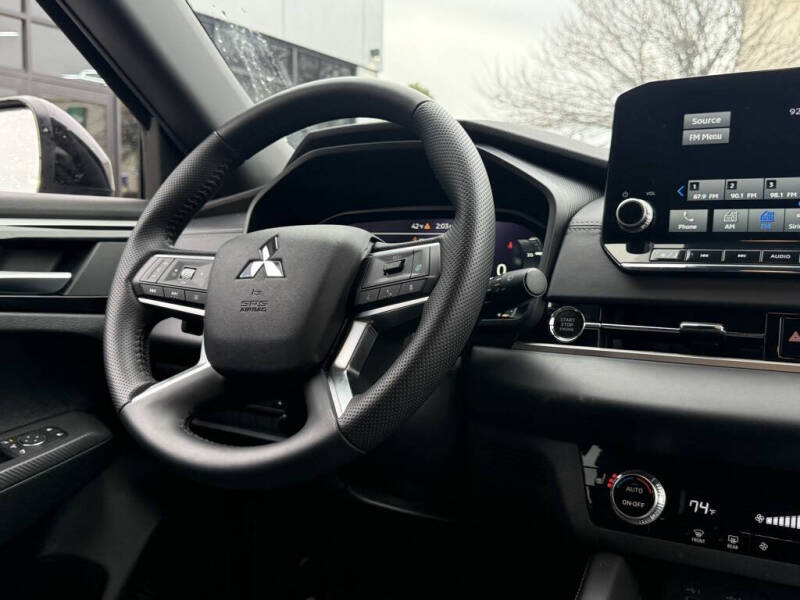 2024 Mitsubishi Outlander SE