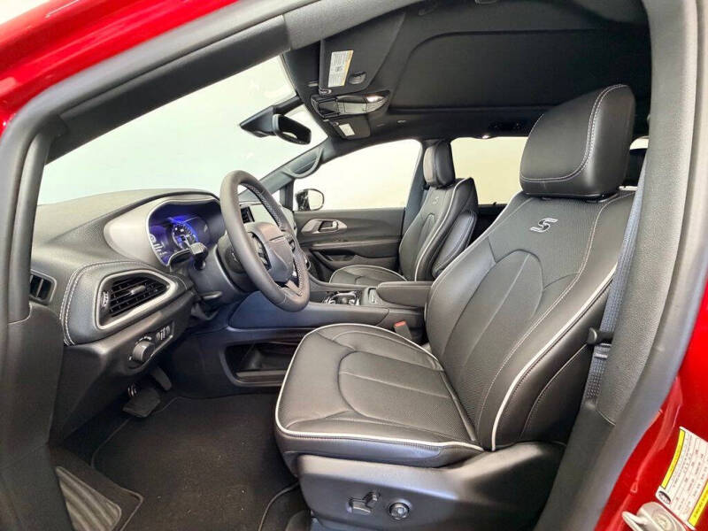 2027 Chrysler Pacifica Limited