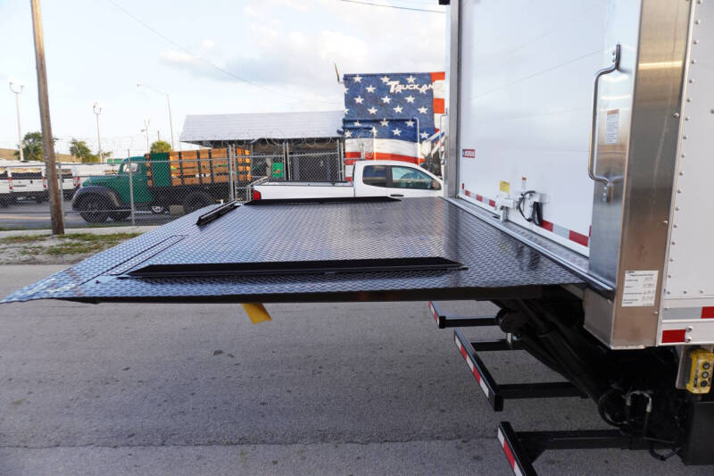 2018 Freightliner M2 106