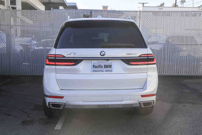 2023 BMW X7 xDrive40i