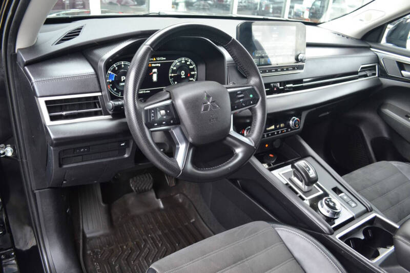 2024 Mitsubishi Outlander SE