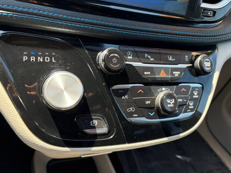 2021 Chrysler Pacifica Touring L