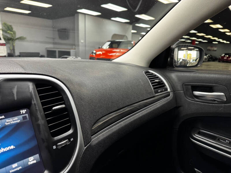 2020 Chrysler 300 Touring