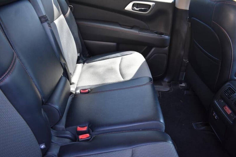 2020 Nissan Pathfinder SV