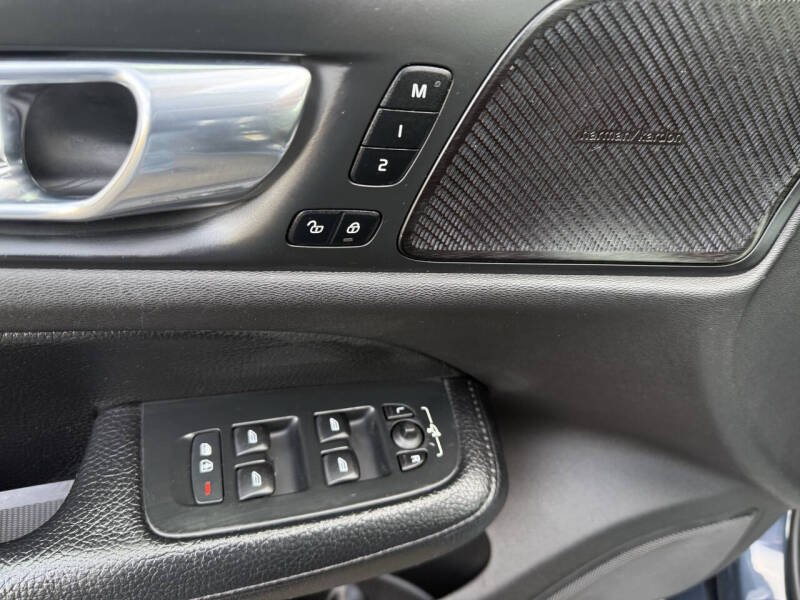 2020 Volvo V60 T5 Momentum