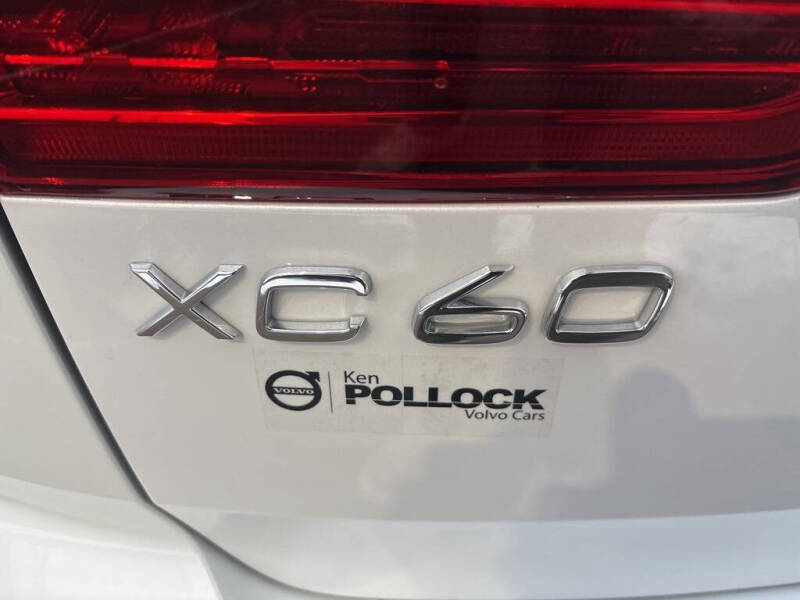 2025 Volvo XC60 B5 Core Dark Theme