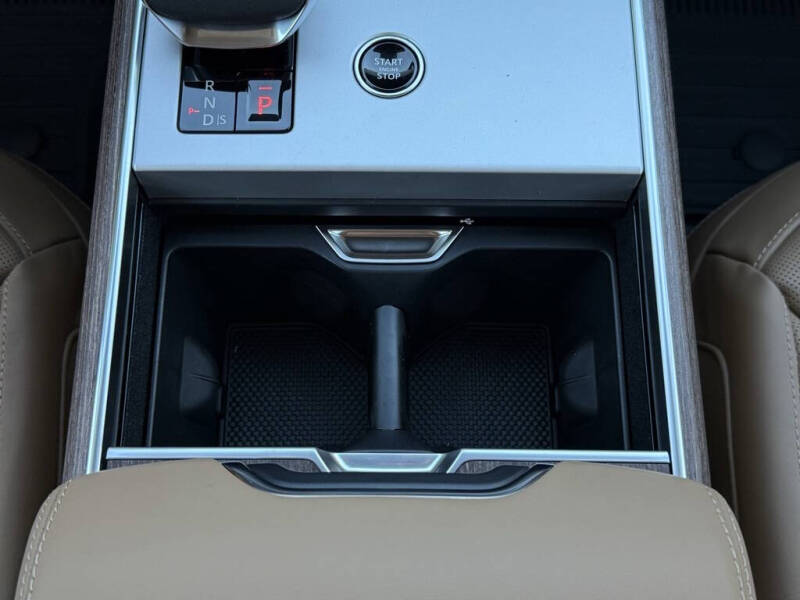 2025 Land Rover Range Rover P400 SE