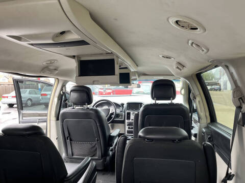 2010 Chrysler Town and Country Touring