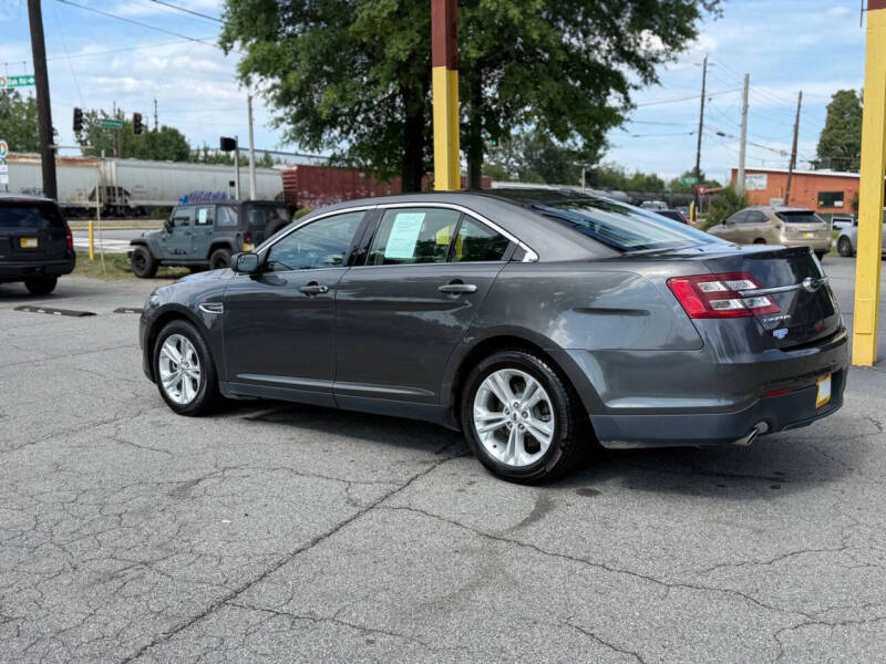 2017 Ford Taurus SE