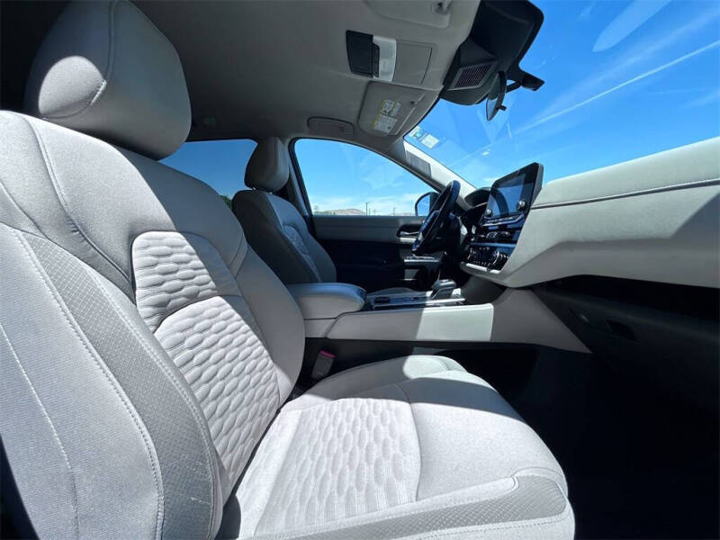 2022 Nissan Pathfinder SV