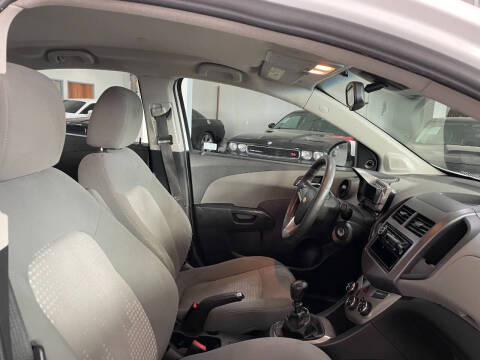 2013 Chevrolet Sonic LS Manual