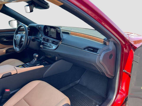 2025 Lexus ES 300h