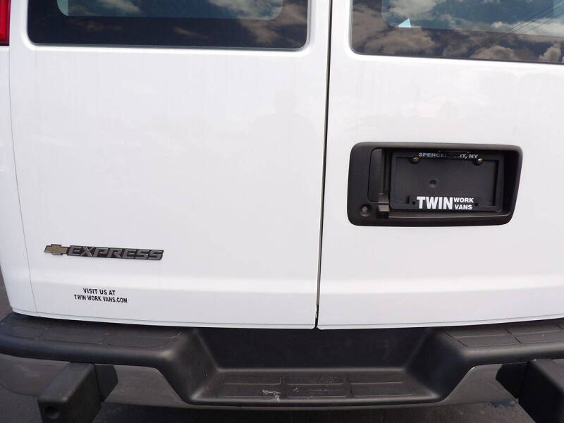 2025 Chevrolet Express 2500