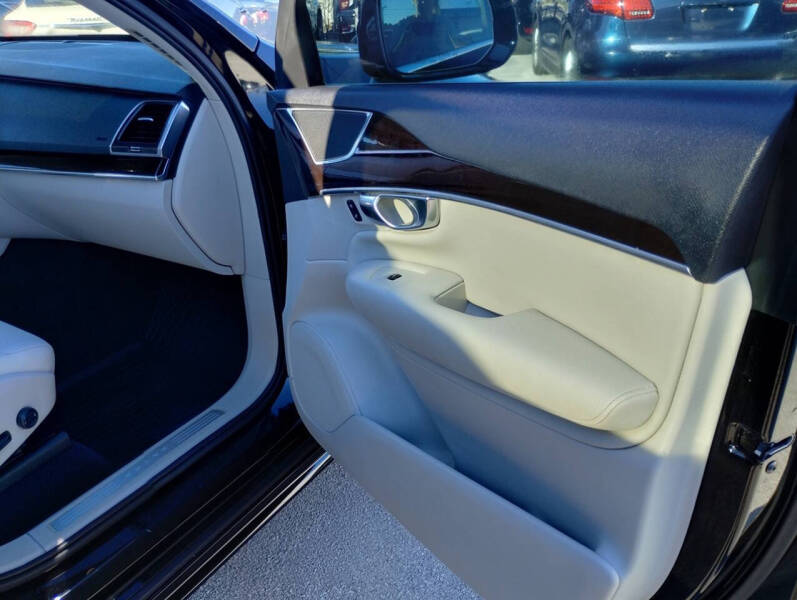 2019 Volvo XC90 T5 Momentum