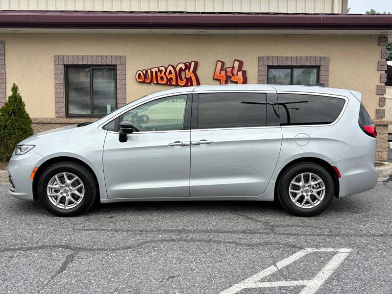 2024 Chrysler Pacifica Touring L