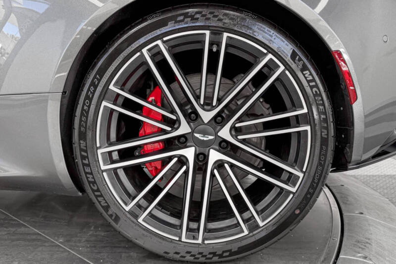 2024 Aston Martin DB12 V8