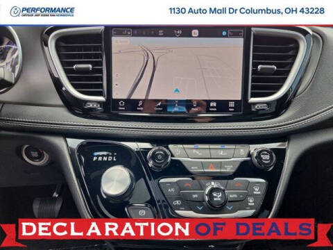 2027 Chrysler Pacifica Select