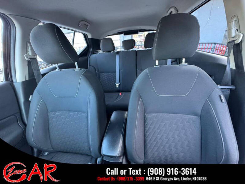 2022 Nissan Kicks SV