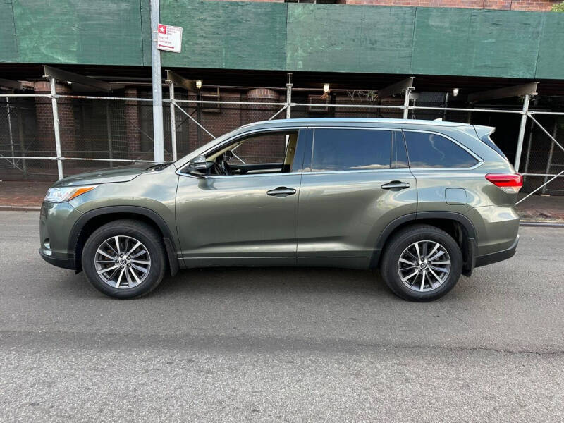 2017 Toyota Highlander for sale at BLS AUTO SALES LLC in Bronx NY