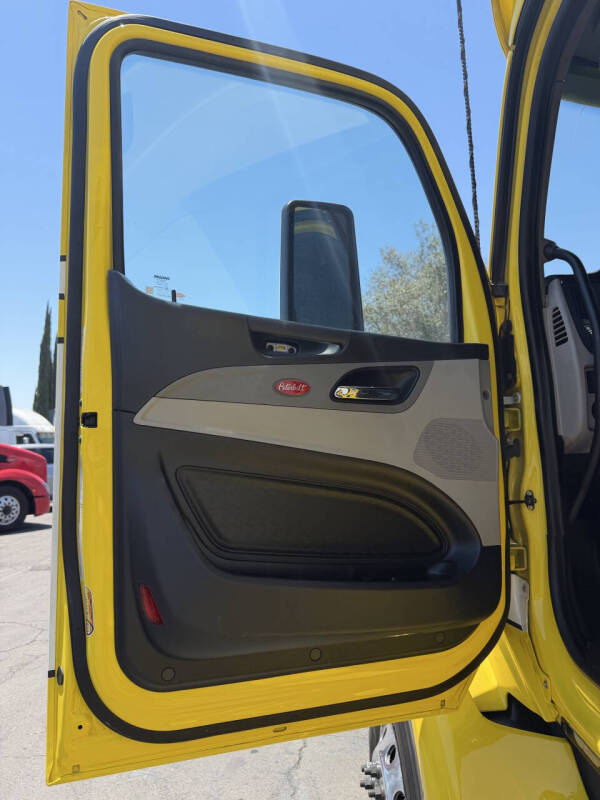 2022 Peterbilt 579