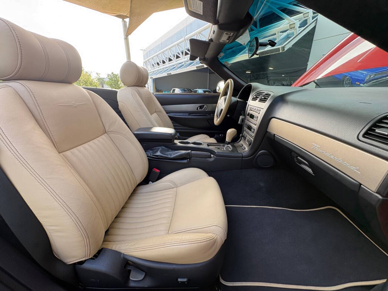 2005 Ford Thunderbird 39