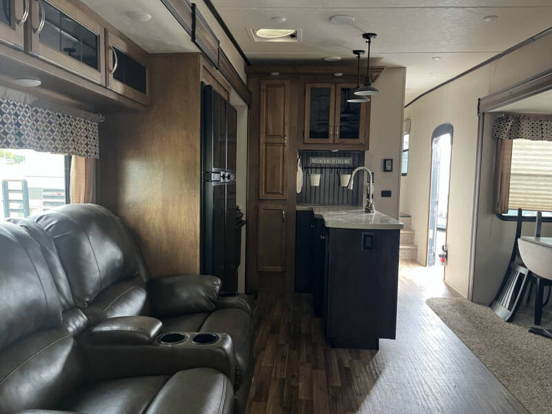 2018 CHAPARREL COACHMEN