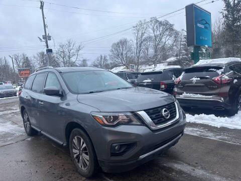 2018 Nissan Pathfinder for sale at Premier Auto of Lansing in Lansing MI