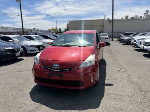 2014 Toyota Prius v Three