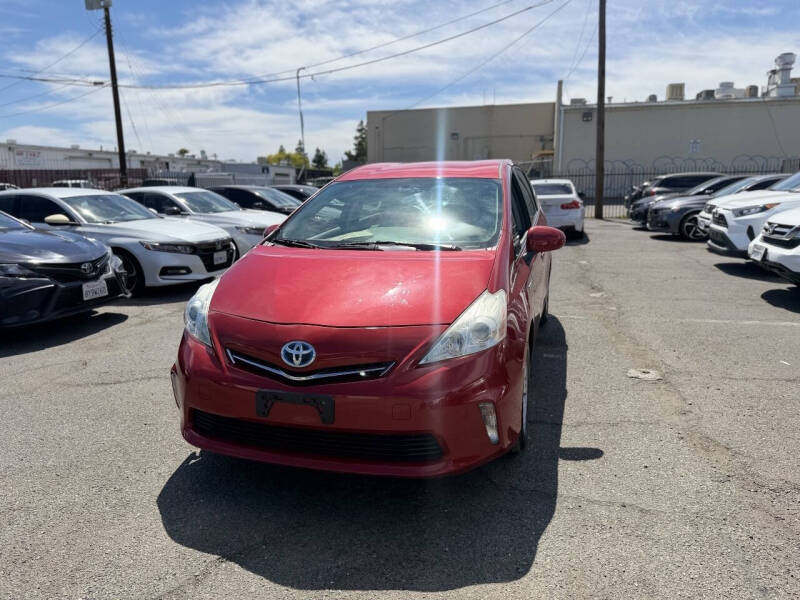 2014 Toyota Prius v Three