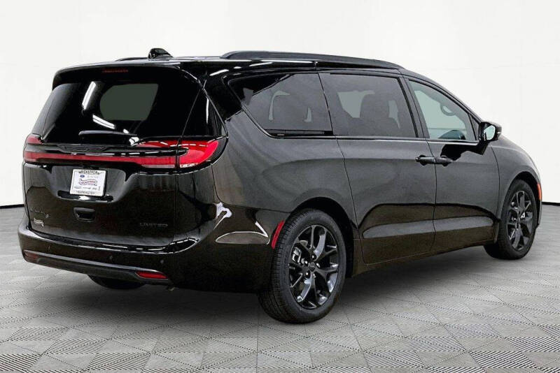 2027 Chrysler Pacifica Limited